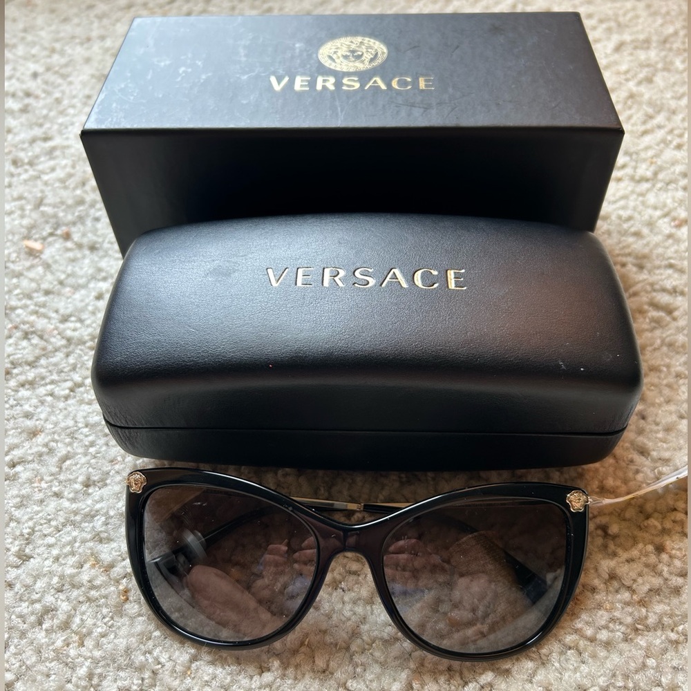 NWT - Authentic Versace Women’s Sunglasses - Picture 11 of 11